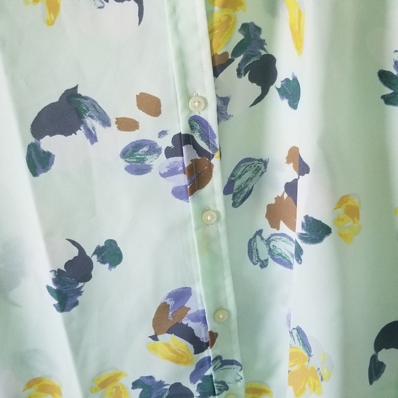 Banana Republic blouse, size medium, brand new wit - Picture 4 of 5